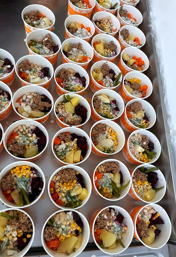 Salades composées en pots individuels