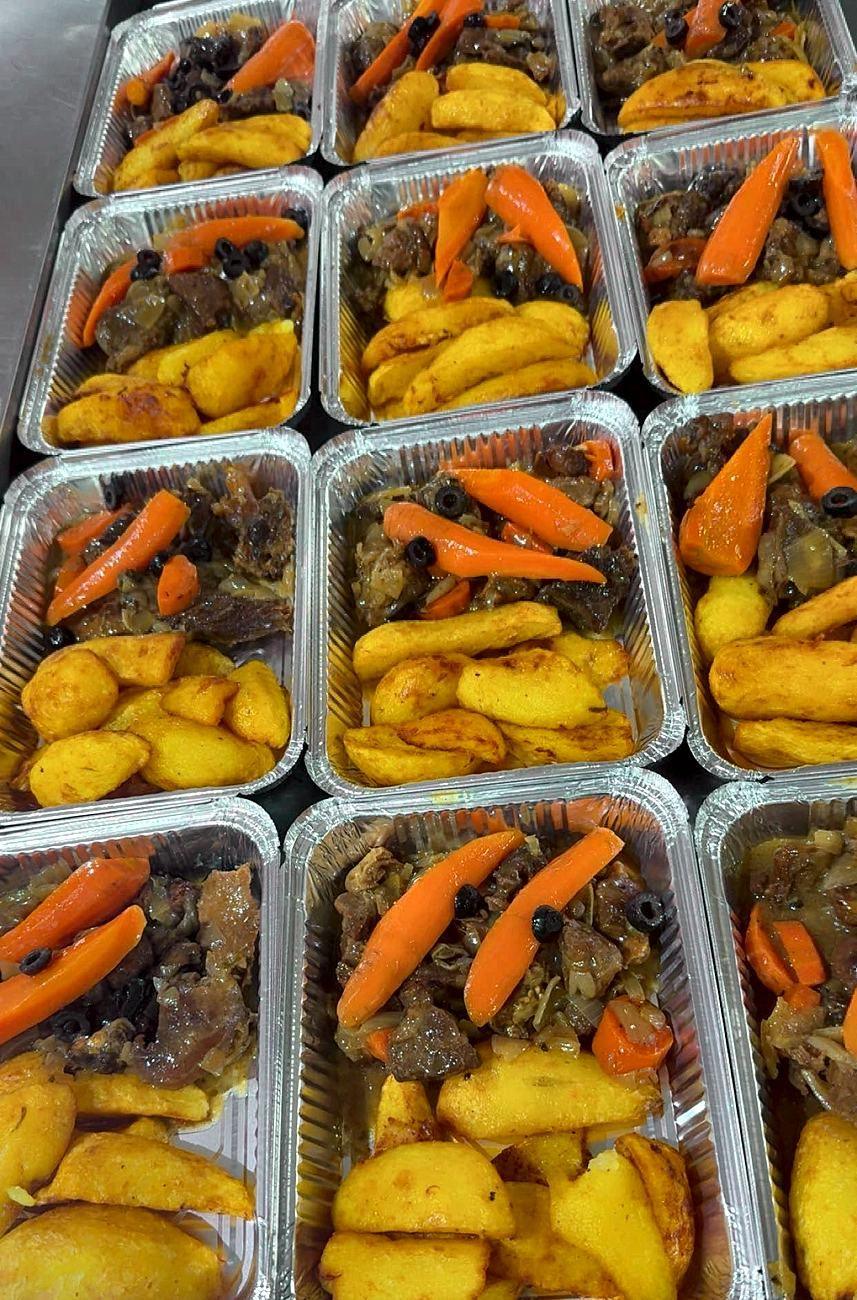 Bœuf braisé aux carottes et olives, pommes rôties