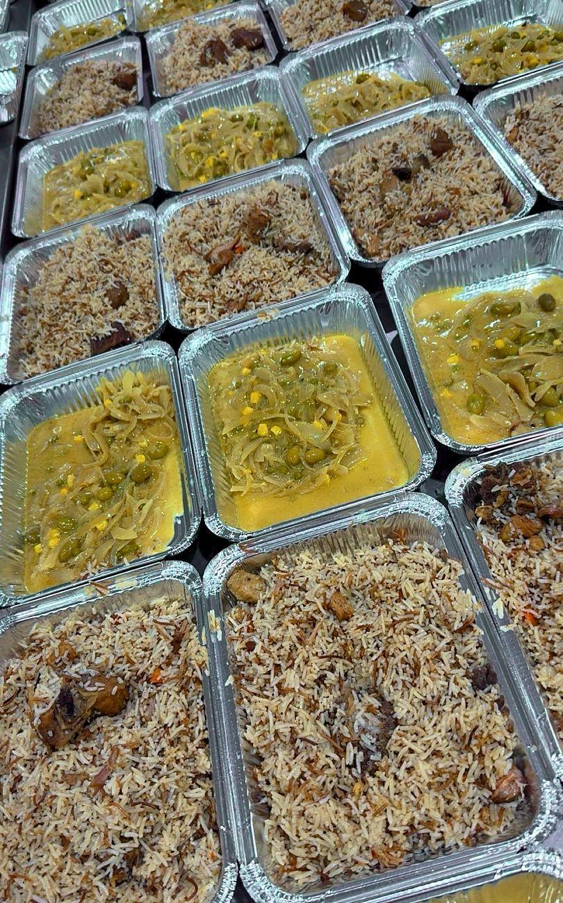 Riz aux vermicelles et à la viande, sauce aux petits pois